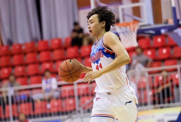 雷竞技国际比赛日体能课后，山东男篮刷新队史纪录备战NBA季后赛，赛场秩序良好，心理建设被强调的简单介绍